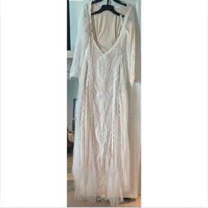Beautiful New with tags Boho Wedding Dress